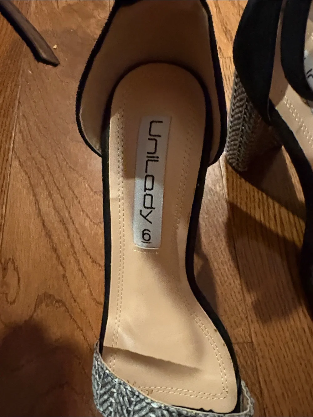 Unilady Black Ankle-Strap Heels with Silver Textured Toe Band